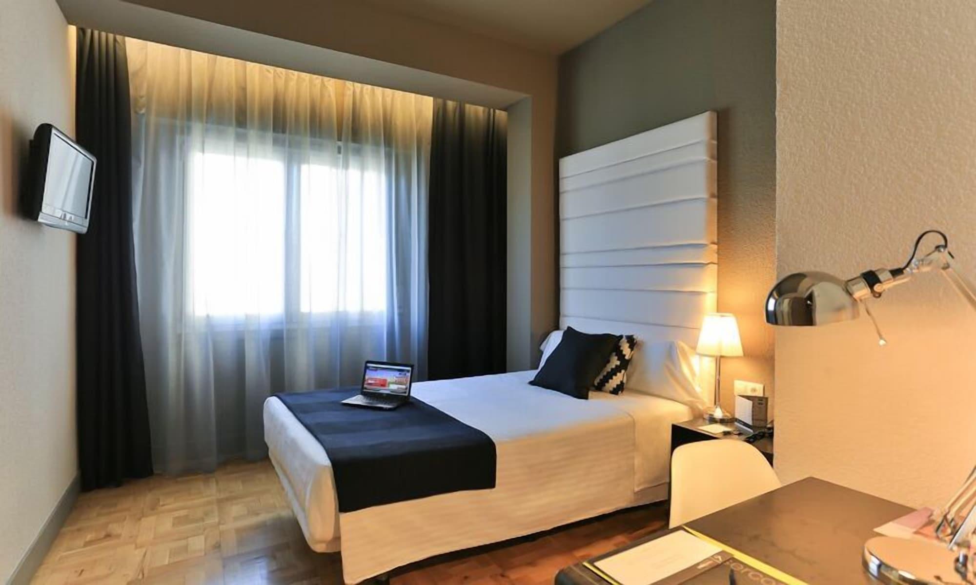 Habitus Hotel Leyre Памплона Екстер'єр фото