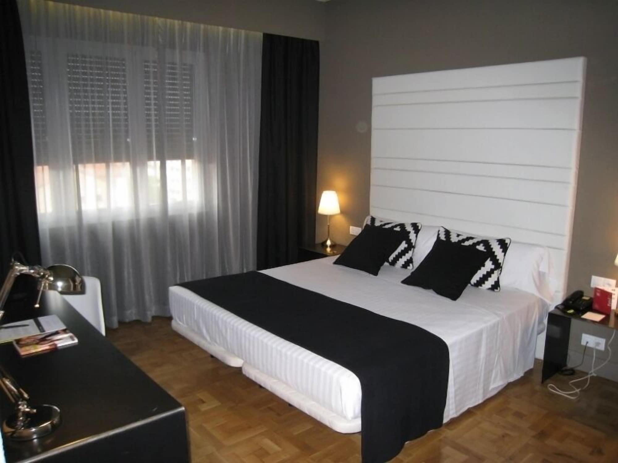 Habitus Hotel Leyre Памплона Екстер'єр фото